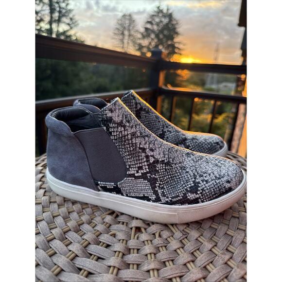 Coconuts by Matisse Gray Snake Print Chelsea Boot 5.5 Shoe Low top - Picture 1 of 15